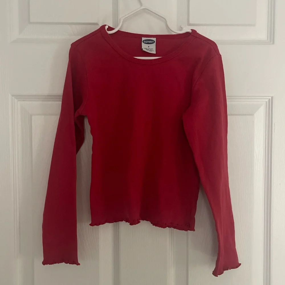 Old Navy red tee